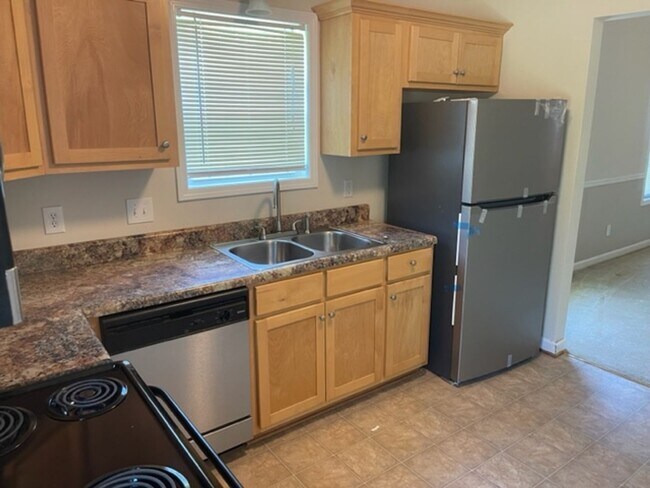 Building Photo - Cobblestone Trace- Oxford's Premier 55+ Community