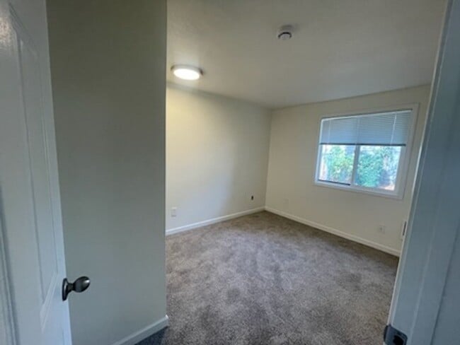 Building Photo - **AVAILABLE SOON** 3 Bedroom RANCH STYLE i...