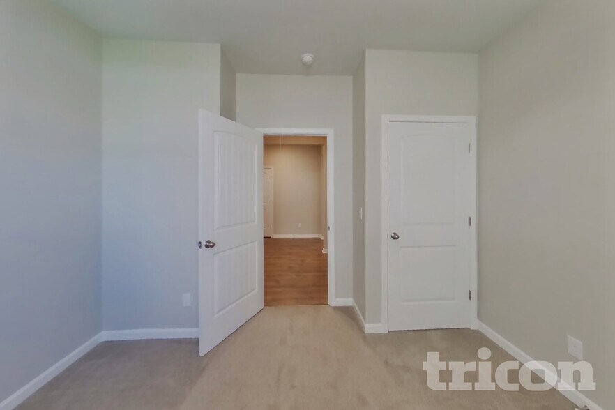 Building Photo - 2028 Tate Farm Ln