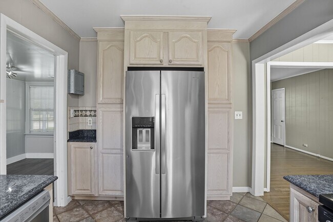 Building Photo - Charming 3-Bedroom Near Brookside & The Ga...