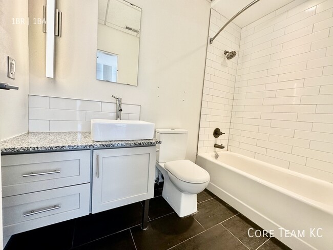 Building Photo - Recently Renovated 1 Bedroom in Westside