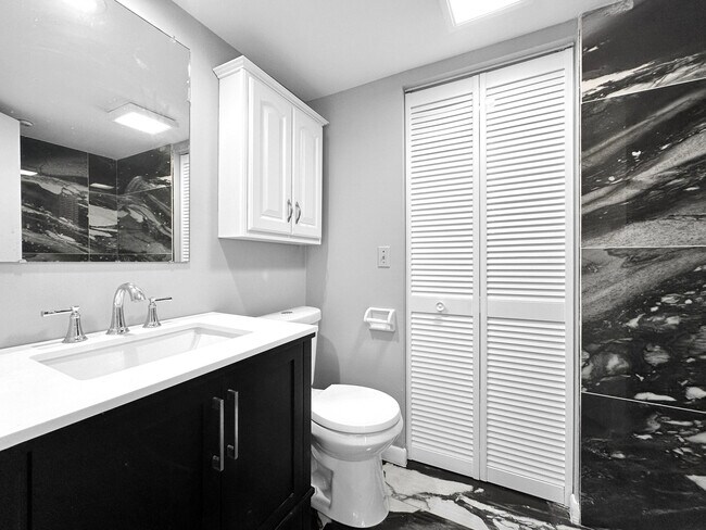 Building Photo - 166 Lake Arbor Dr