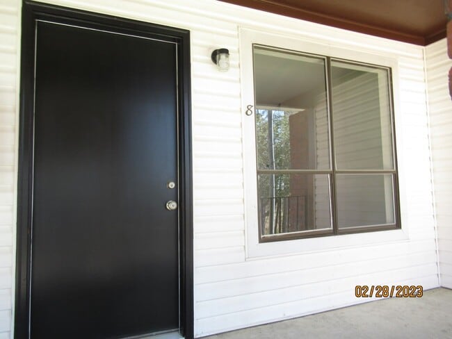 Building Photo - Newly Renovated- 2 bedroom, 2 bathroom apartment-Willow Run Apartments