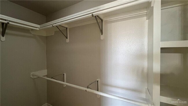 Building Photo - 17 N Seminary Rd