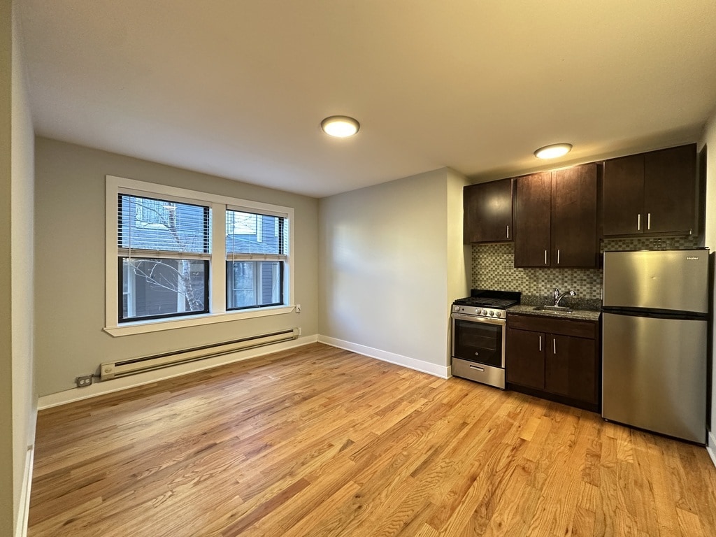 Building Photo - 4550 N Paulina St