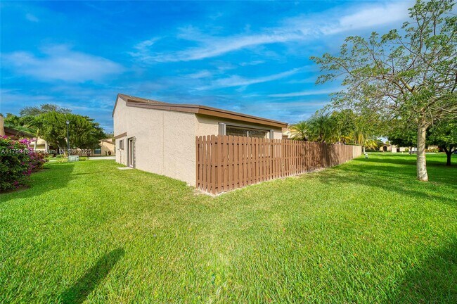 Building Photo - 9068 SW 129th Ln