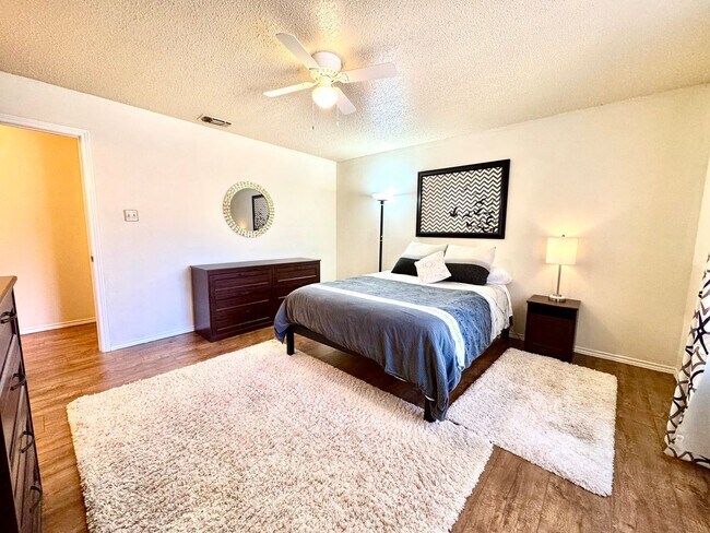 Building Photo - 4409 75th Dr