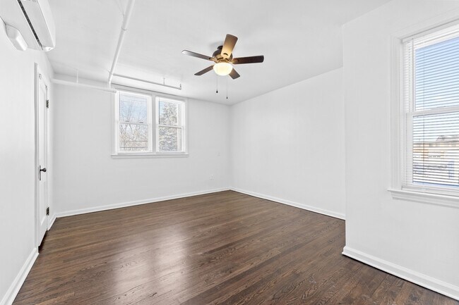 Building Photo - 2964 W Jefferson Ave