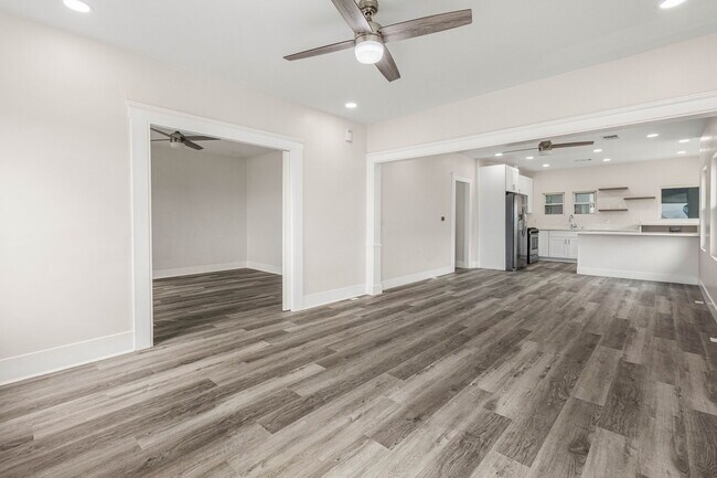 Primary Photo - 2715 Columbia St