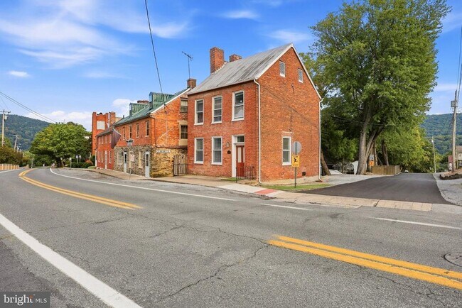 Building Photo - 1245 W Washington St