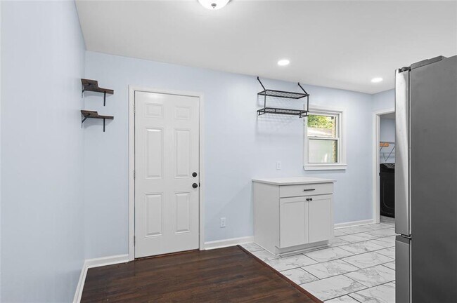 Building Photo - 1824 Atherton Dr