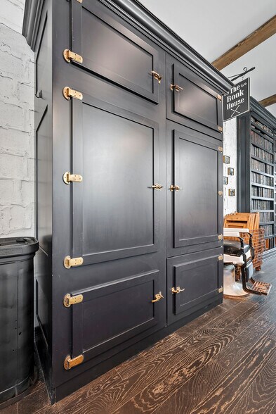 Building Photo - 43 W Markison Ave