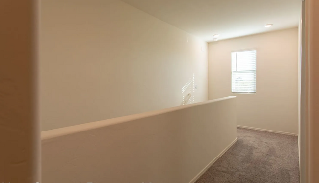 Building Photo - Beautiful 4 bedroom 2.5 bath home