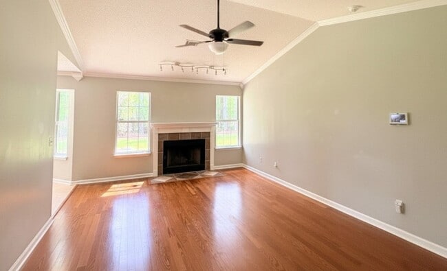 Building Photo - 236 Woodbridge Rd