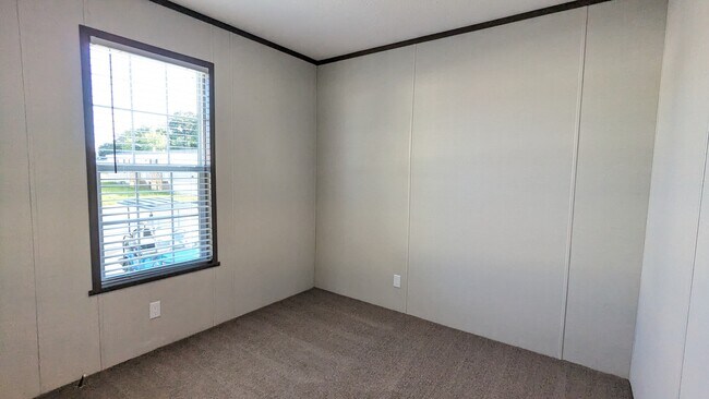 Building Photo - 46000 Geddes Rd