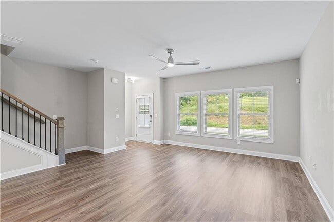 Building Photo - 2410 Lakeshore Ln