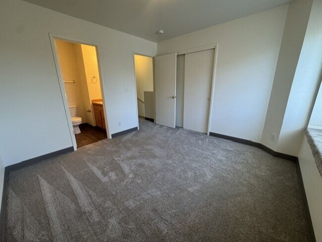 Building Photo - sa744