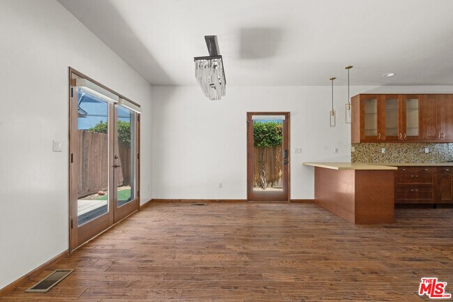Building Photo - 660 San Juan Ave