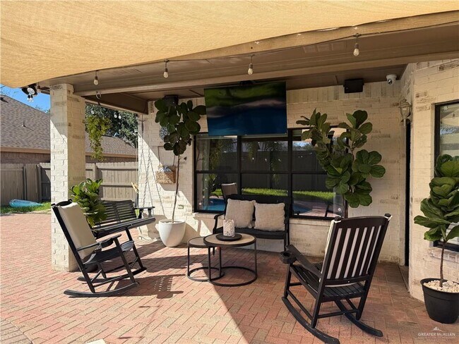 Building Photo - 35 Wisteria Dr