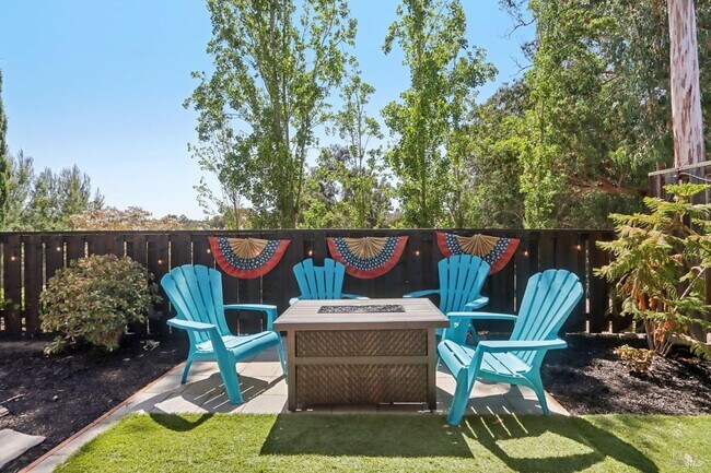 Building Photo - 900 Cambridge Dr