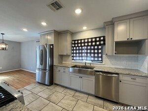 Building Photo - 2331 W Magnolia Ave