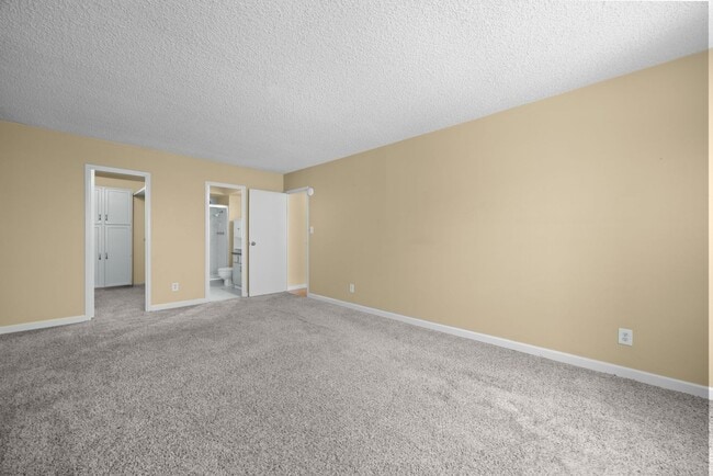 Building Photo - 3460 S Poplar St