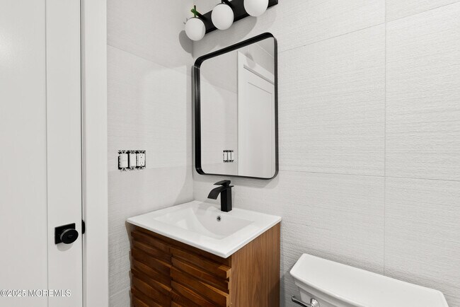 Building Photo - 448 Monmouth Rd