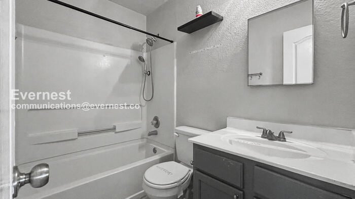 Building Photo - 386 Siebert Dr