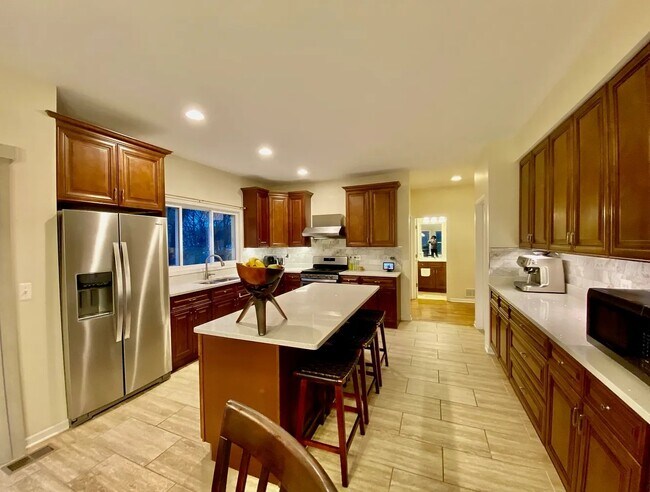 Building Photo - 3220 Indian Creek Dr