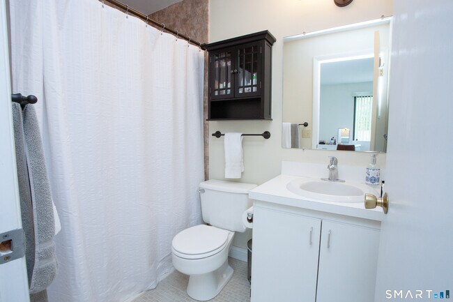Building Photo - 17 Wiggins Farm Dr