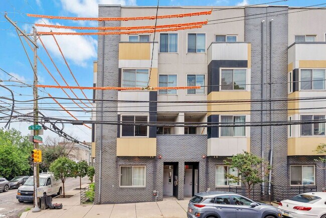 Building Photo - 900 N 16th St