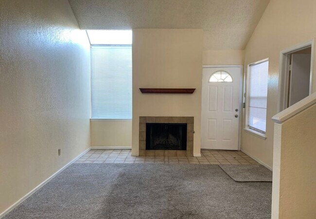Building Photo - 1315 Laurel Ln