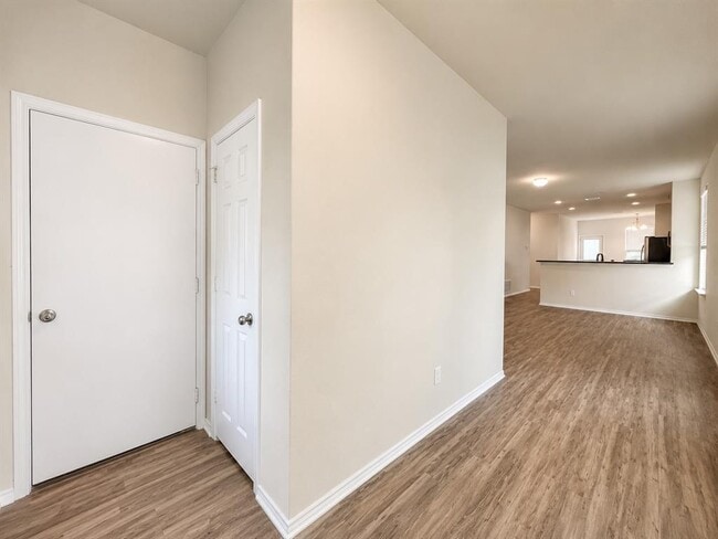 Building Photo - 220 Pepperbark Loop