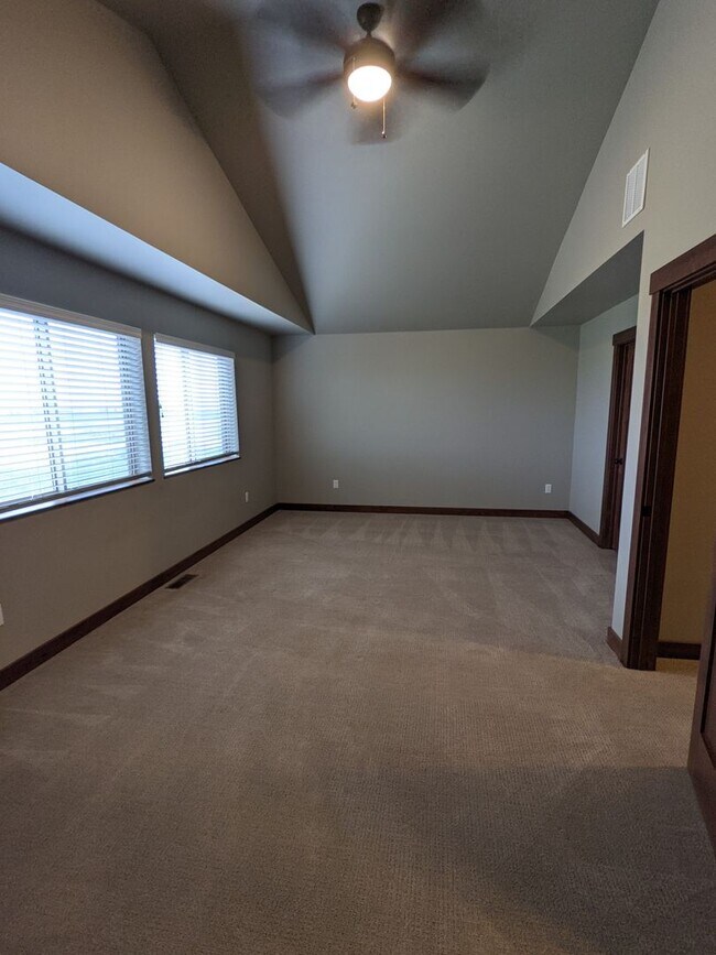 Building Photo - 1601 Westwood Cir