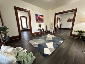 Building Photo - 3 bed, 1.75 bath home for rent in Waterloo