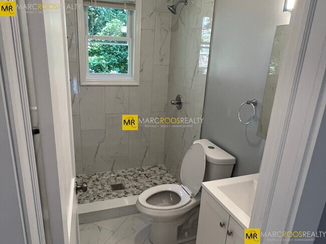 Building Photo - 31-33 Raymond Ave. Unit 33-2