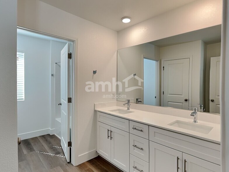 Building Photo - 11146 Magallanes St