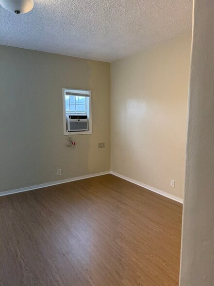 Building Photo - 801 W Glenoaks Blvd