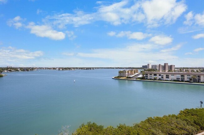 Building Photo - 7963 Sailboat Key Blvd S
