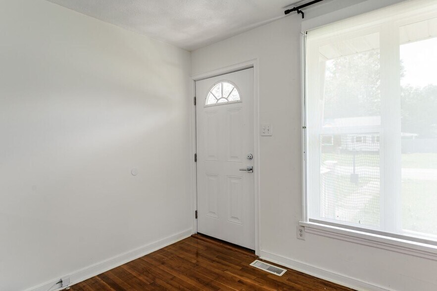 Building Photo - 9507 Stockbridge Dr