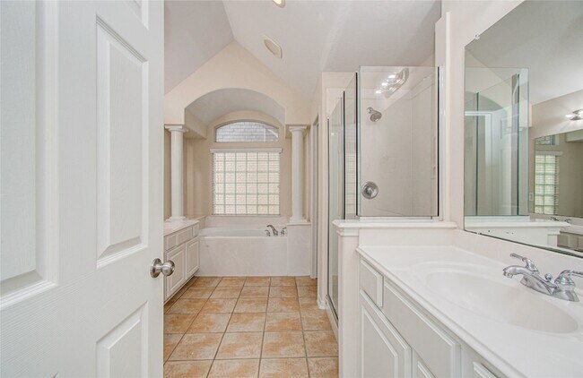 Building Photo - 226 Elana Ln