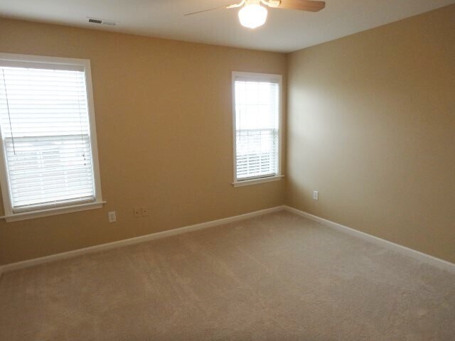 Building Photo - 121 Hampton Lake Dr