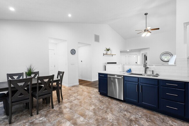 Building Photo - 13847 Catalina Dr