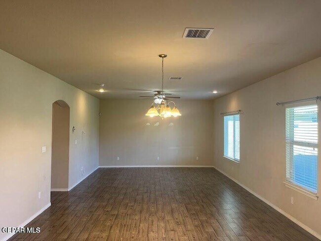 Building Photo - 7561 Red Cedar Dr