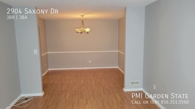 Building Photo - 2904 Saxony Dr