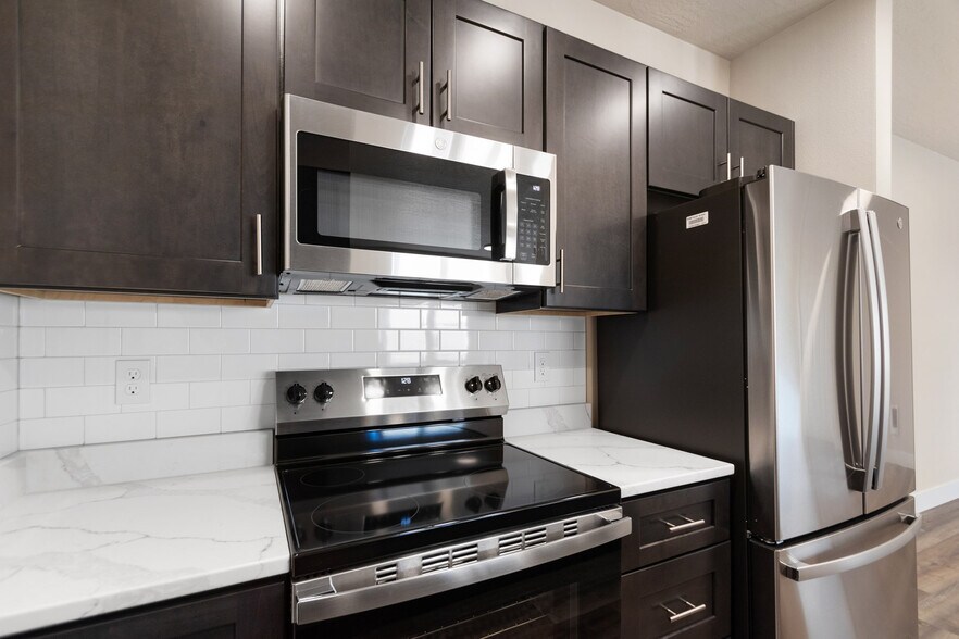 Building Photo - The Timbers II