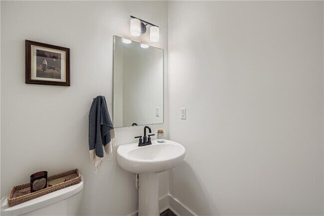 Building Photo - 568 Avondale Pk Cir