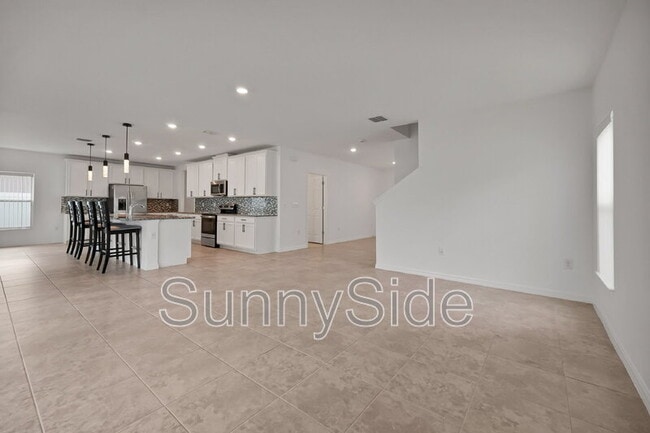 Building Photo - 10116 Grande Lp