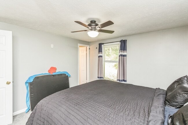 Building Photo - 15337 Edgehill Dr