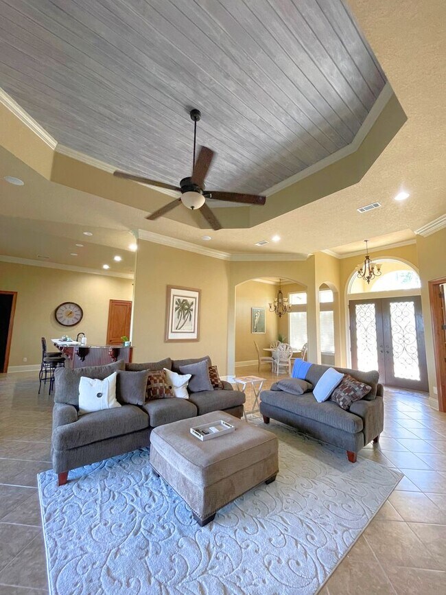 Building Photo - Luxury 3BR/3.5BA + Office in Winding River...